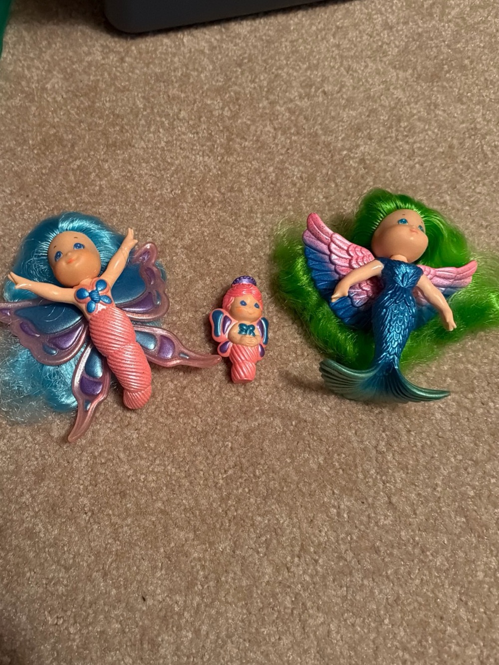 vintage 1986 Kenner Sea Wees Shimmers mermaid dolls and a baby figure.